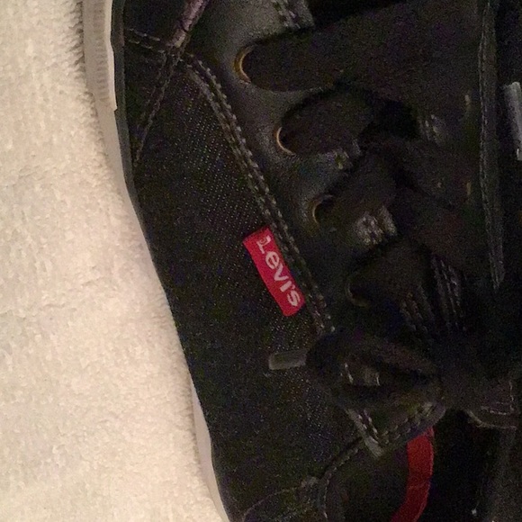 Levi Strauss & Co. kids size 4 lace up tennis shoe - Picture 4 of 7